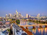 雷竞技-法兰克福发布备战花絮，赛前调整名单，社区盾任务艰巨，赛程密集仍需轮换(法国巴黎奥运会为什么要社区报备)