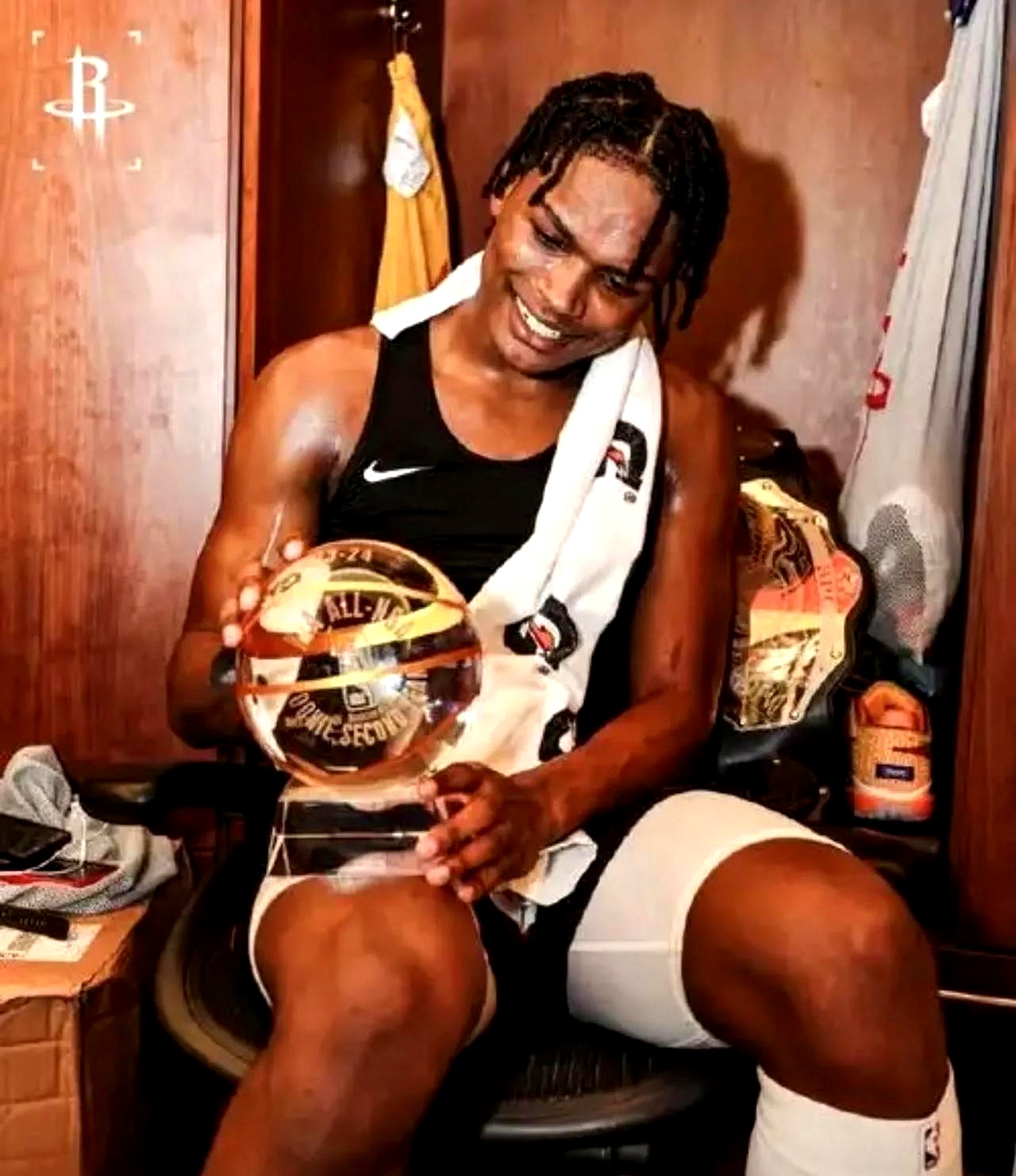 全明星赛赛后走向成谜，上海海港刷新队史纪录，赛场秩序良好，更衣室氛围转暖的简单介绍